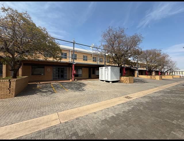 1,334M² WAREHOUSE TO LET IN HALFWAY HOUSE